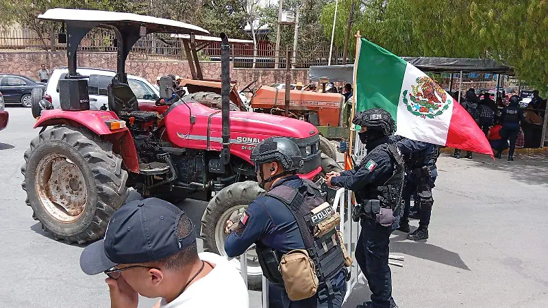 Protesta de productores de frijol en el Multiforo de Zacatecas